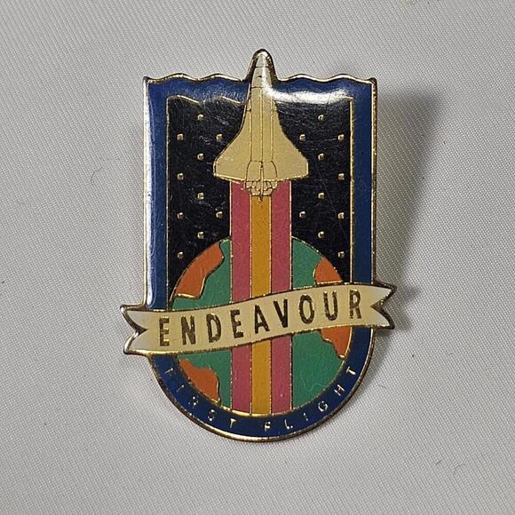 NASA Space Shuttle Endeavour First Flight Pin. - Picture 1 of 3